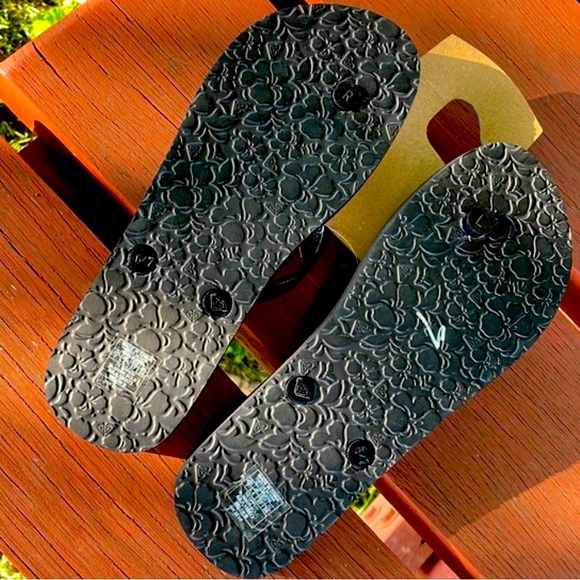 🆕 Roxy Ltd Edition Pride/Rainbow Women’s Classic Logo Flip-Flop Sandals - Picture 6 of 7